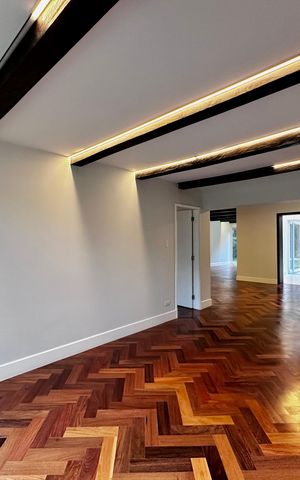 Casa à venda com 490m², 4 quartos e 7 vagas Casa à venda com 490m², 4 quartos e 7 vagasSala
