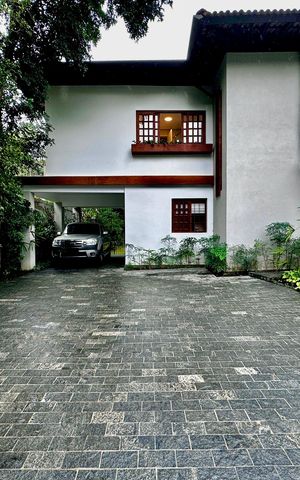 Casa à venda com 490m², 4 quartos e 7 vagas Casa à venda com 490m², 4 quartos e 7 vagasGaragem