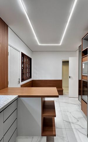 Casa à venda com 490m², 4 quartos e 7 vagas Casa à venda com 490m², 4 quartos e 7 vagasCozinha