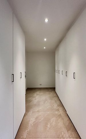 Casa à venda com 490m², 4 quartos e 7 vagas Casa à venda com 490m², 4 quartos e 7 vagasCloset Suíte 1