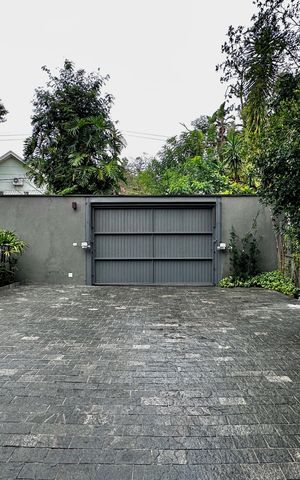 Casa à venda com 490m², 4 quartos e 7 vagas Casa à venda com 490m², 4 quartos e 7 vagasGaragem