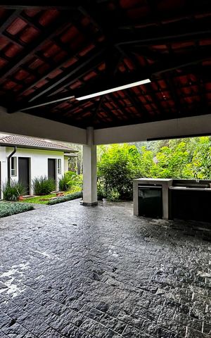 Casa à venda com 490m², 4 quartos e 7 vagas Casa à venda com 490m², 4 quartos e 7 vagasGaragem