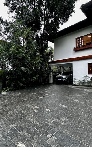 Casa à venda com 490m², 4 quartos e 7 vagas Casa à venda com 490m², 4 quartos e 7 vagasGaragem