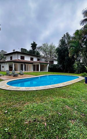 Casa à venda com 490m², 4 quartos e 7 vagas Casa à venda com 490m², 4 quartos e 7 vagasQuintal