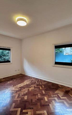 Casa à venda com 490m², 4 quartos e 7 vagas Casa à venda com 490m², 4 quartos e 7 vagasSuíte 2