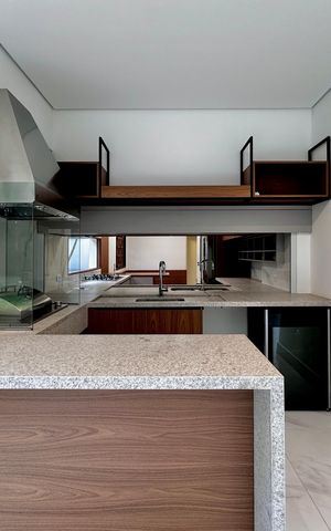 Casa à venda com 490m², 4 quartos e 7 vagas Casa à venda com 490m², 4 quartos e 7 vagasTerraço Gourmet