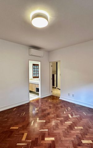 Casa à venda com 490m², 4 quartos e 7 vagas Casa à venda com 490m², 4 quartos e 7 vagasSuíte 1
