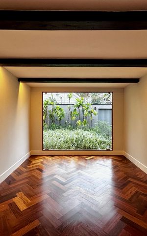 Casa à venda com 490m², 4 quartos e 7 vagas Casa à venda com 490m², 4 quartos e 7 vagasSala