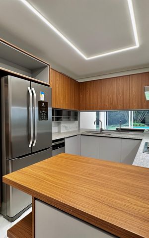 Casa à venda com 490m², 4 quartos e 7 vagas Casa à venda com 490m², 4 quartos e 7 vagasCozinha