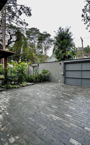Casa à venda com 490m², 4 quartos e 7 vagas Casa à venda com 490m², 4 quartos e 7 vagasGaragem