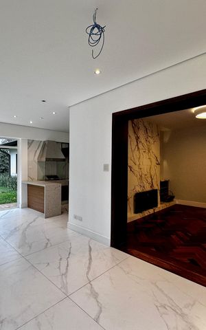 Casa à venda com 490m², 4 quartos e 7 vagas Casa à venda com 490m², 4 quartos e 7 vagasTerraço Gourmet
