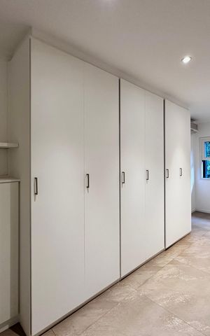 Casa à venda com 490m², 4 quartos e 7 vagas Casa à venda com 490m², 4 quartos e 7 vagasCloset Suíte 1
