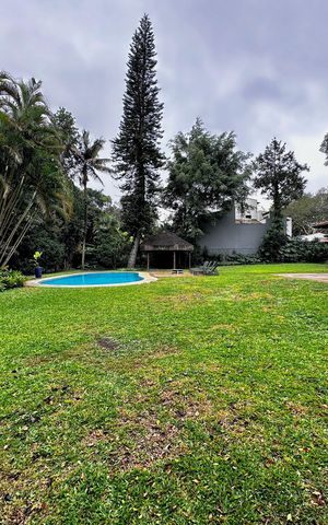 Casa à venda com 490m², 4 quartos e 7 vagas Casa à venda com 490m², 4 quartos e 7 vagasQuintal