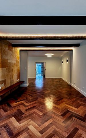 Casa à venda com 490m², 4 quartos e 7 vagas Casa à venda com 490m², 4 quartos e 7 vagasSala