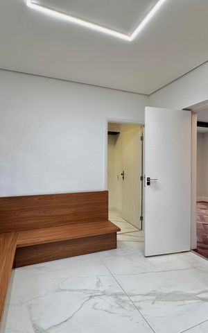 Casa à venda com 490m², 4 quartos e 7 vagas Casa à venda com 490m², 4 quartos e 7 vagasCozinha