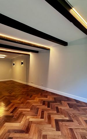 Casa à venda com 490m², 4 quartos e 7 vagas Casa à venda com 490m², 4 quartos e 7 vagasSala