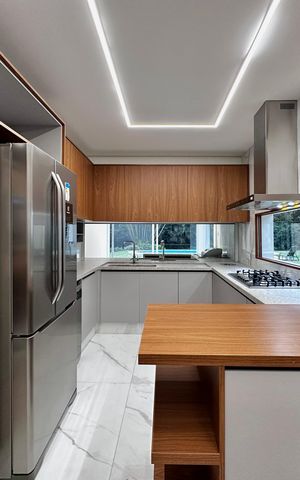 Casa à venda com 490m², 4 quartos e 7 vagas Casa à venda com 490m², 4 quartos e 7 vagasCozinha