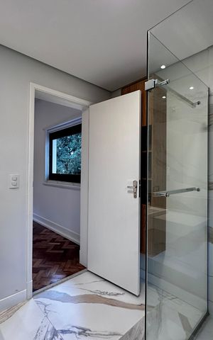 Casa à venda com 490m², 4 quartos e 7 vagas Casa à venda com 490m², 4 quartos e 7 vagasBanheiro Suíte 2