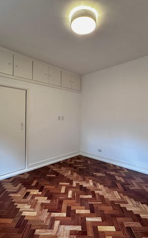 Casa à venda com 490m², 4 quartos e 7 vagas Casa à venda com 490m², 4 quartos e 7 vagasQuarto 1