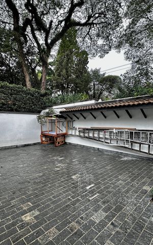 Casa à venda com 490m², 4 quartos e 7 vagas Casa à venda com 490m², 4 quartos e 7 vagasQuintal