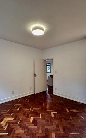 Casa à venda com 490m², 4 quartos e 7 vagas Casa à venda com 490m², 4 quartos e 7 vagasSuíte 1