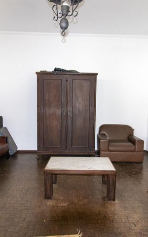 Casa à venda com 160m², 3 quartos e 3 vagas Casa à venda com 160m², 3 quartos e 3 vagasSala