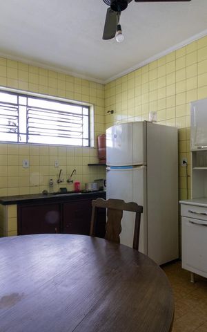 Casa à venda com 160m², 3 quartos e 3 vagas Casa à venda com 160m², 3 quartos e 3 vagasCozinha
