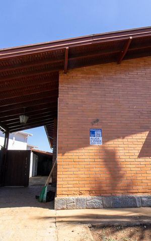 Casa à venda com 160m², 3 quartos e 3 vagas Casa à venda com 160m², 3 quartos e 3 vagasFachada