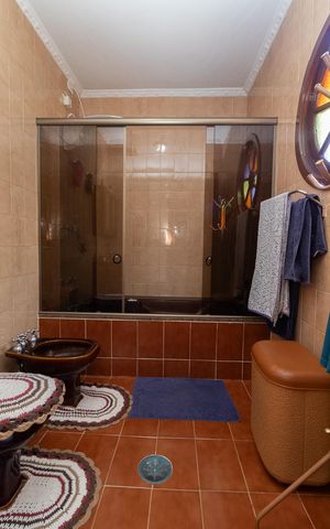 Casa à venda com 141m², 3 quartos e 4 vagasBanheiro da Suíte