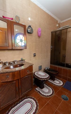 Casa à venda com 141m², 3 quartos e 4 vagasBanheiro da Suíte
