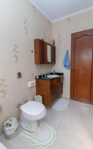 Casa à venda com 141m², 3 quartos e 4 vagasBanheiro