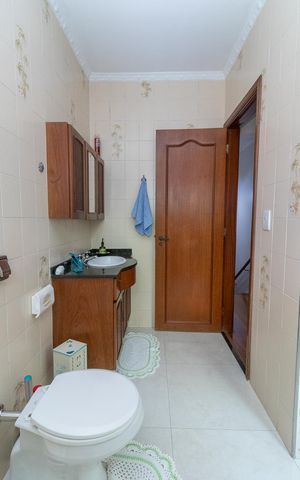 Casa à venda com 141m², 3 quartos e 4 vagasBanheiro