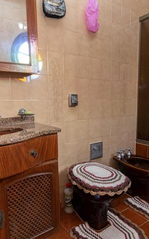 Casa à venda com 141m², 3 quartos e 4 vagasBanheiro da Suíte