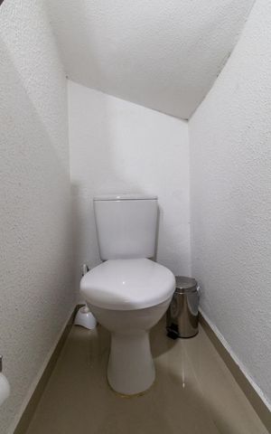 Casa à venda com 120m², 3 quartos e 2 vagas Casa à venda com 120m², 3 quartos e 2 vagasLavabo