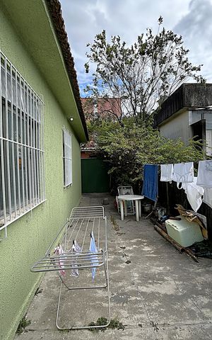 Casa à venda com 90m², 3 quartos e sem vagaÁrea comum