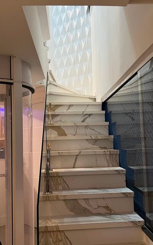 Apartamento à venda com 410m², 3 quartos e 3 vagasEscada