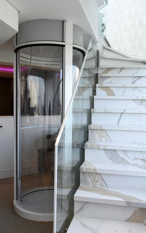 Apartamento à venda com 410m², 3 quartos e 3 vagasEscada