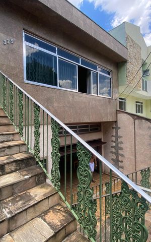 Casa à venda com 220m², 3 quartos e 9 vagas Casa à venda com 220m², 3 quartos e 9 vagasEntrada