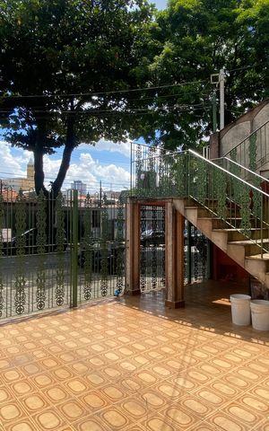 Casa à venda com 220m², 3 quartos e 9 vagas Casa à venda com 220m², 3 quartos e 9 vagasGaragem