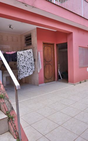 Casa à venda com 220m², 3 quartos e 9 vagas Casa à venda com 220m², 3 quartos e 9 vagasQuintal