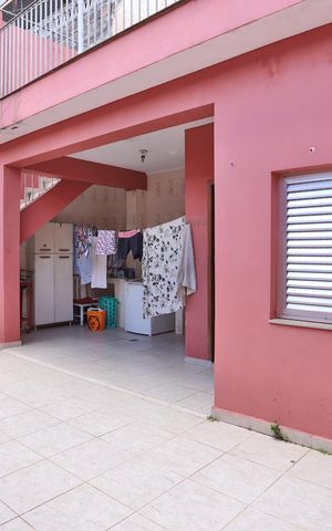 Casa à venda com 220m², 3 quartos e 9 vagas Casa à venda com 220m², 3 quartos e 9 vagasQuintal