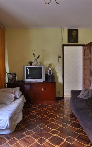 Casa à venda com 220m², 3 quartos e 9 vagas Casa à venda com 220m², 3 quartos e 9 vagasSala