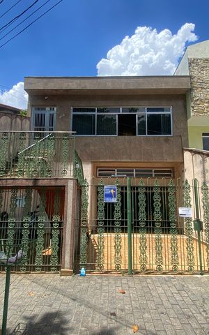 Casa à venda com 220m², 3 quartos e 9 vagas Casa à venda com 220m², 3 quartos e 9 vagasFachada