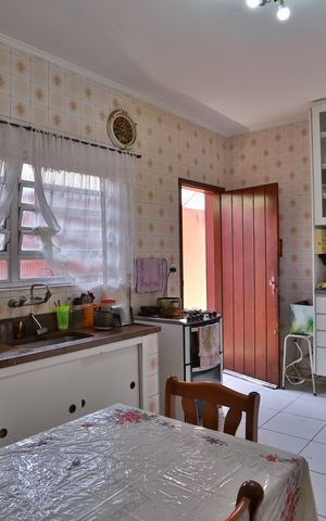 Casa à venda com 220m², 3 quartos e 9 vagas Casa à venda com 220m², 3 quartos e 9 vagasCozinha