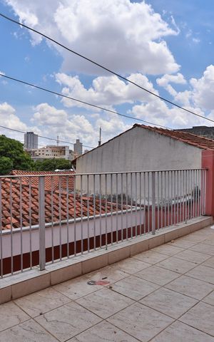Casa à venda com 220m², 3 quartos e 9 vagas Casa à venda com 220m², 3 quartos e 9 vagasQuintal