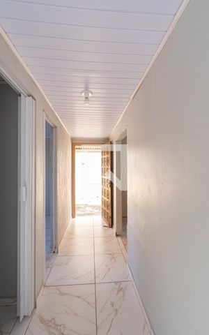 Casa à venda com 48m², 2 quartos e 2 vagasCorredor