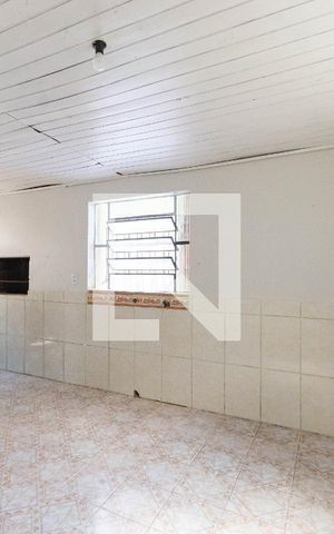 Casa à venda com 48m², 2 quartos e 2 vagasSala/Cozinha