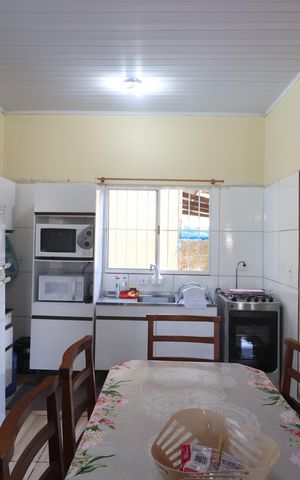 Casa à venda com 48m², 2 quartos e 2 vagasSala/Cozinha