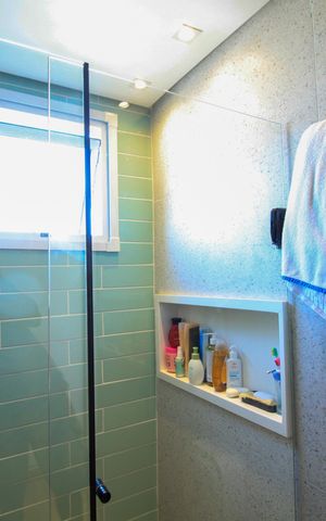 Apartamento à venda com 74m², 2 quartos e 2 vagas Apartamento à venda com 74m², 2 quartos e 2 vagasBanheiro do Quarto 1