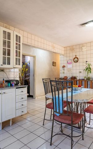 Casa à venda com 307m², 3 quartos e 2 vagas Casa à venda com 307m², 3 quartos e 2 vagasCozinha
